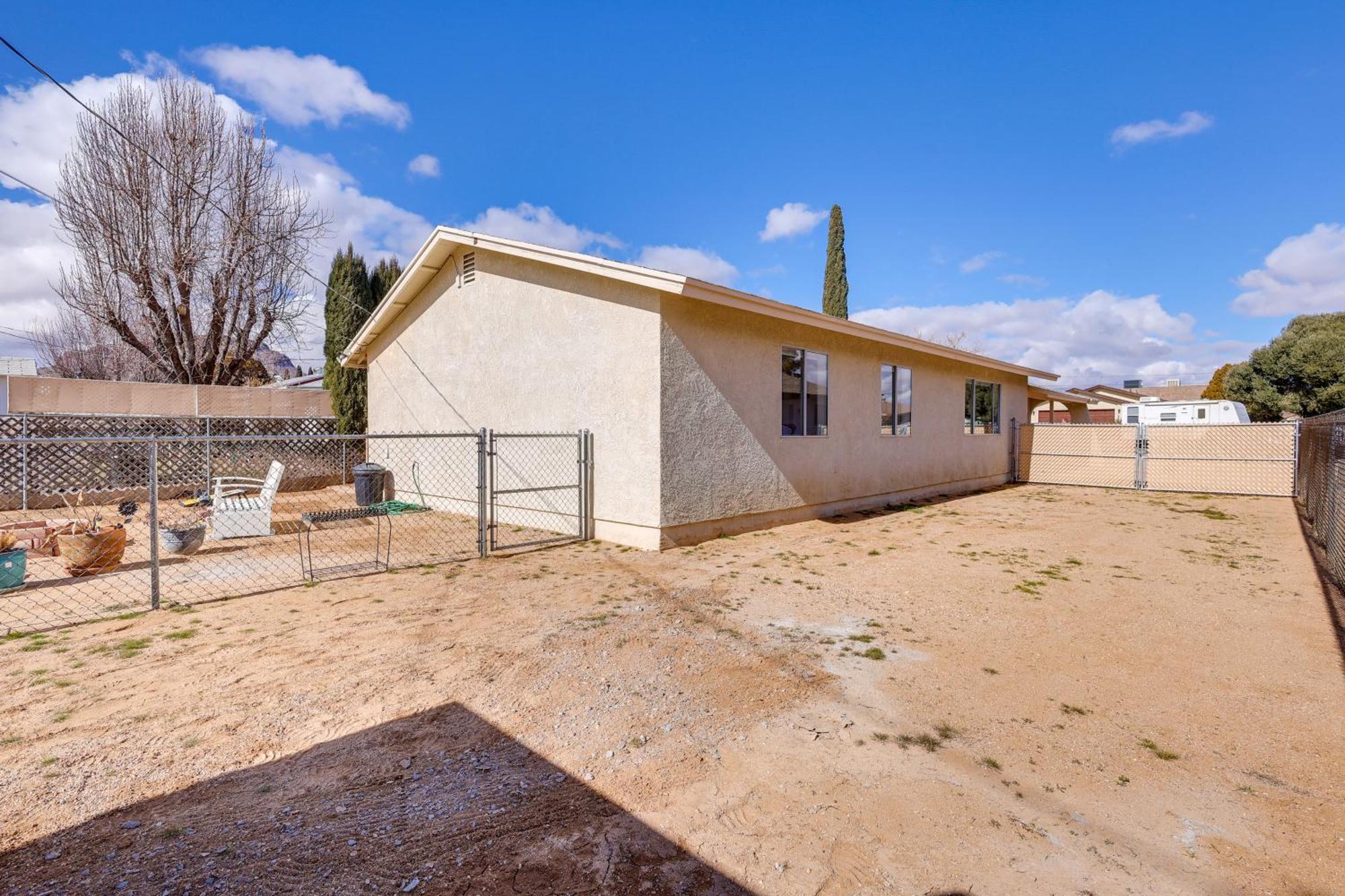 Kingman Vacation Rental With Yard And Fire Pit מראה חיצוני תמונה