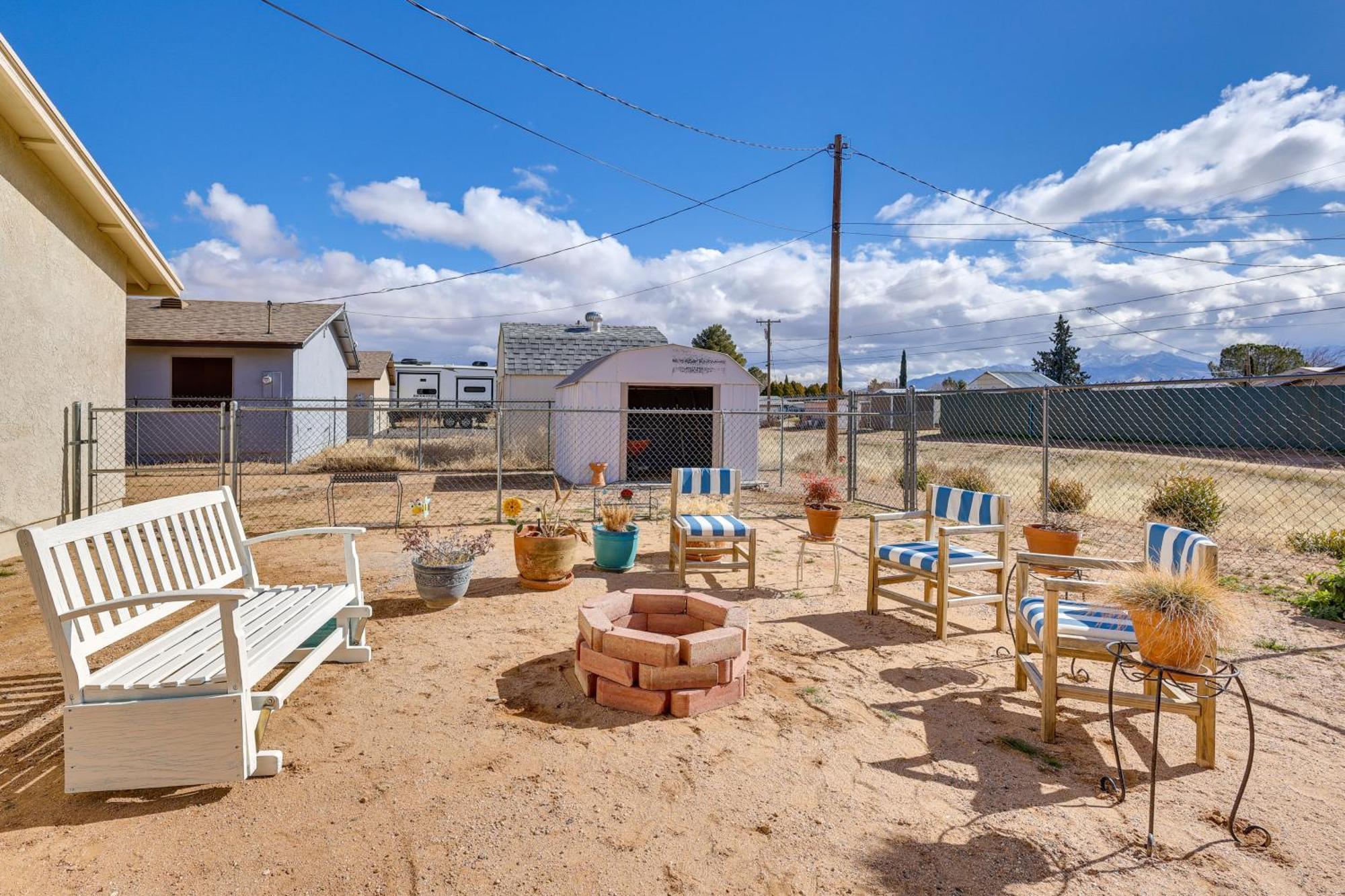 Kingman Vacation Rental With Yard And Fire Pit מראה חיצוני תמונה