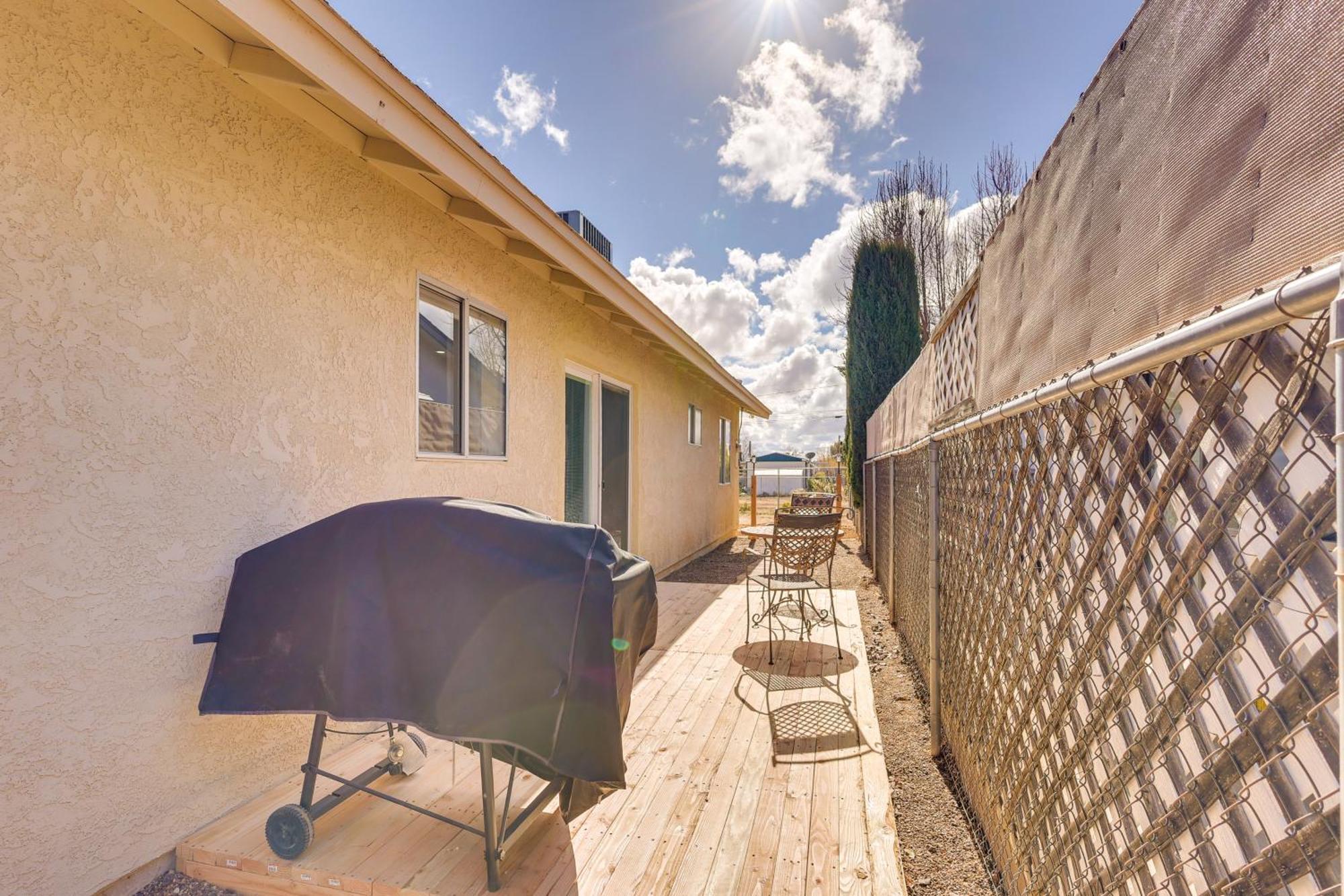 Kingman Vacation Rental With Yard And Fire Pit מראה חיצוני תמונה