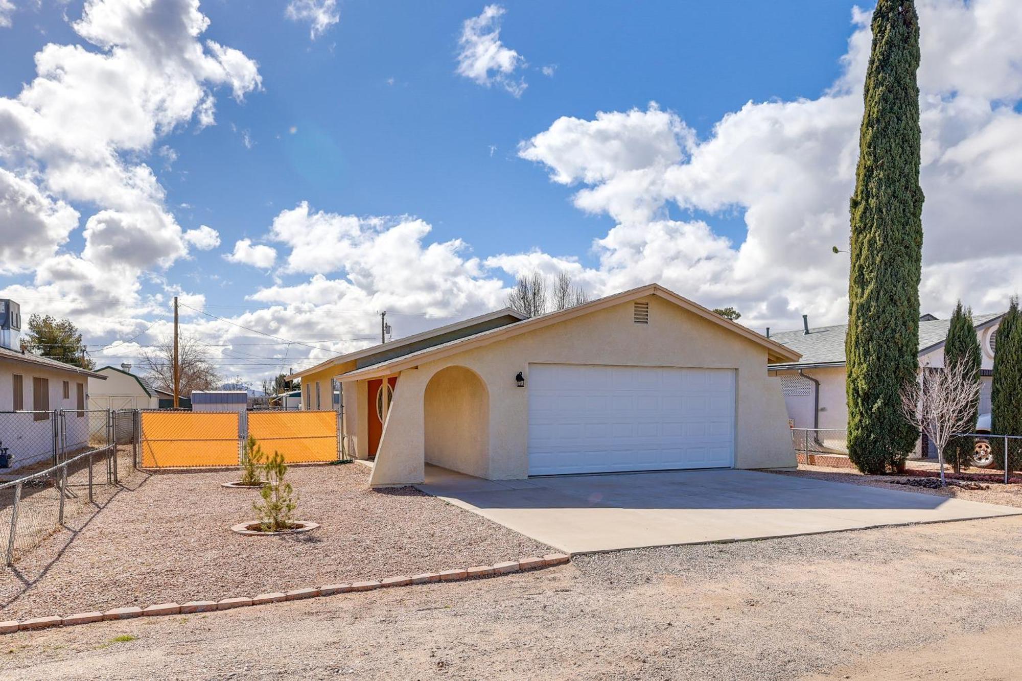 Kingman Vacation Rental With Yard And Fire Pit מראה חיצוני תמונה